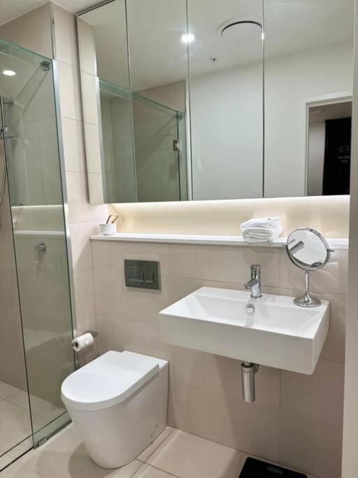 West End Boutique Apartment - Private 2 bedroom 2 bathroom near South Brisbane & BNE City