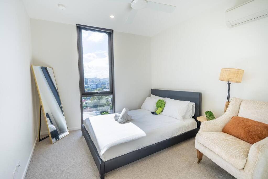 West End Boutique Apartment - Private 2 bedroom 2 bathroom near South Brisbane & BNE City