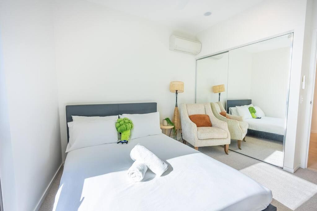 West End Boutique Apartment - Private 2 bedroom 2 bathroom near South Brisbane & BNE City