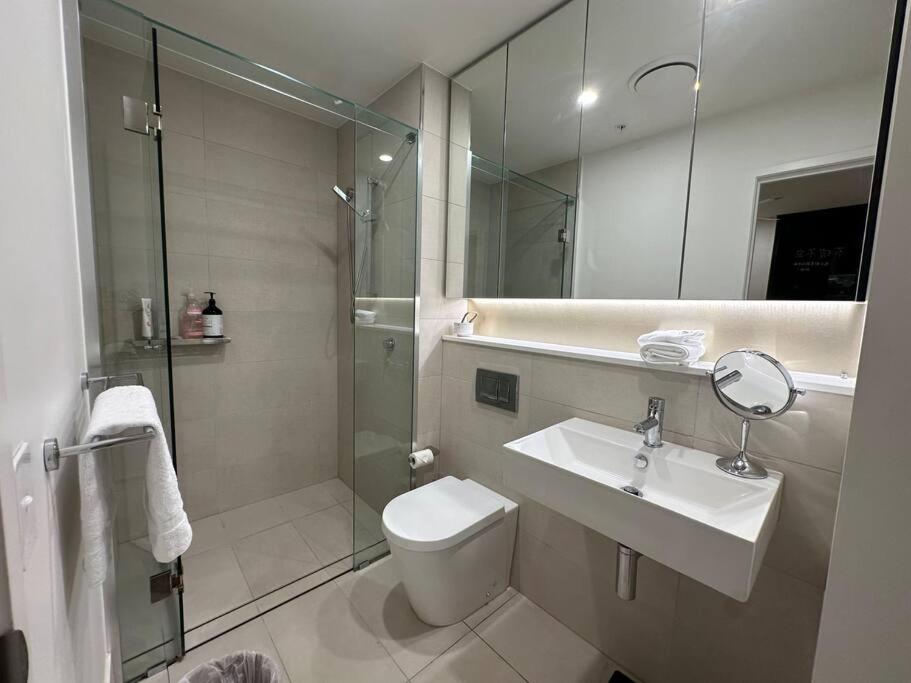 West End Boutique Apartment - Private 2 bedroom 2 bathroom near South Brisbane & BNE City