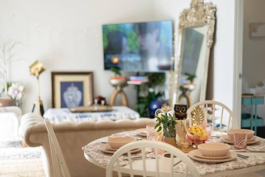 West End Boutique Apartment - Private 2 bedroom 2 bathroom near South Brisbane & BNE City