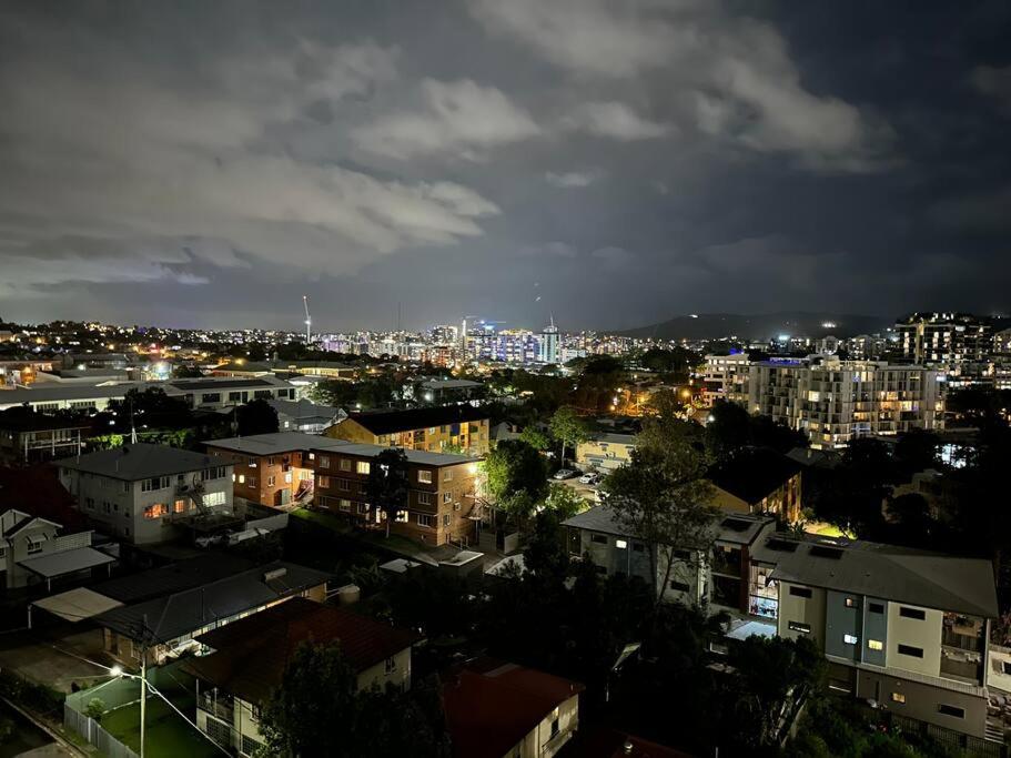 West End Boutique Apartment - Private 2 bedroom 2 bathroom near South Brisbane & BNE City