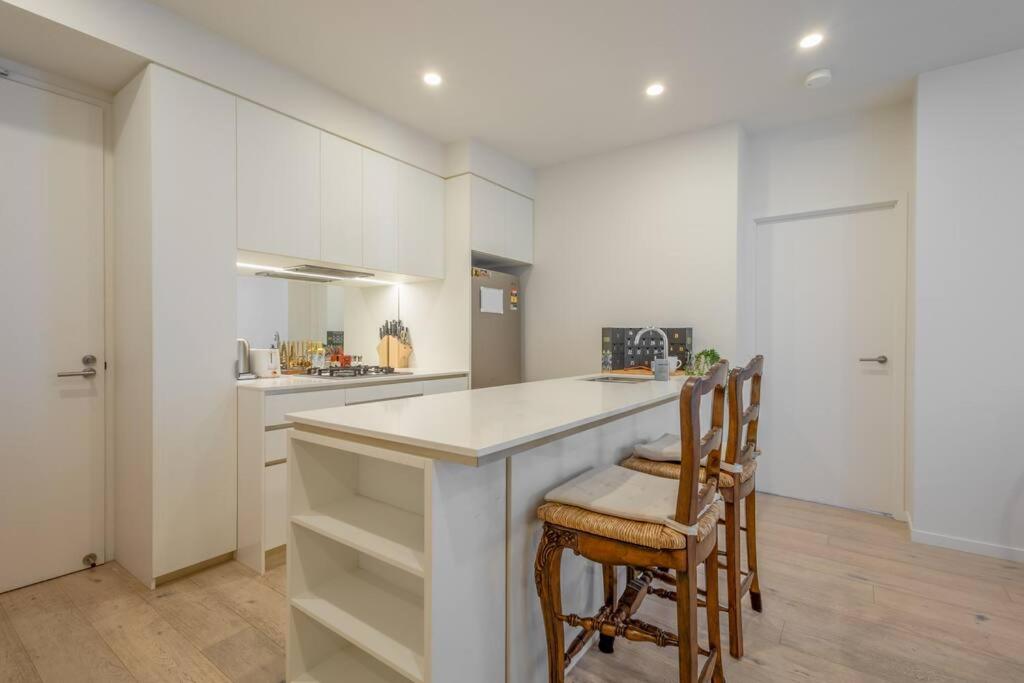 West End Boutique Apartment - Private 2 bedroom 2 bathroom near South Brisbane & BNE City