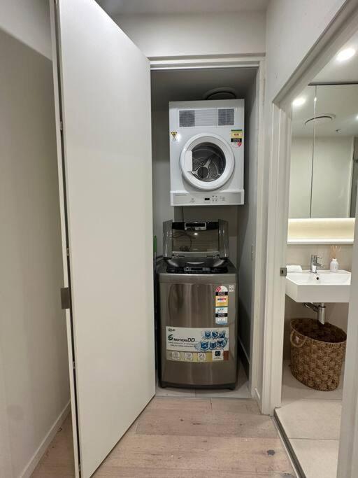 West End Boutique Apartment - Private 2 bedroom 2 bathroom near South Brisbane & BNE City