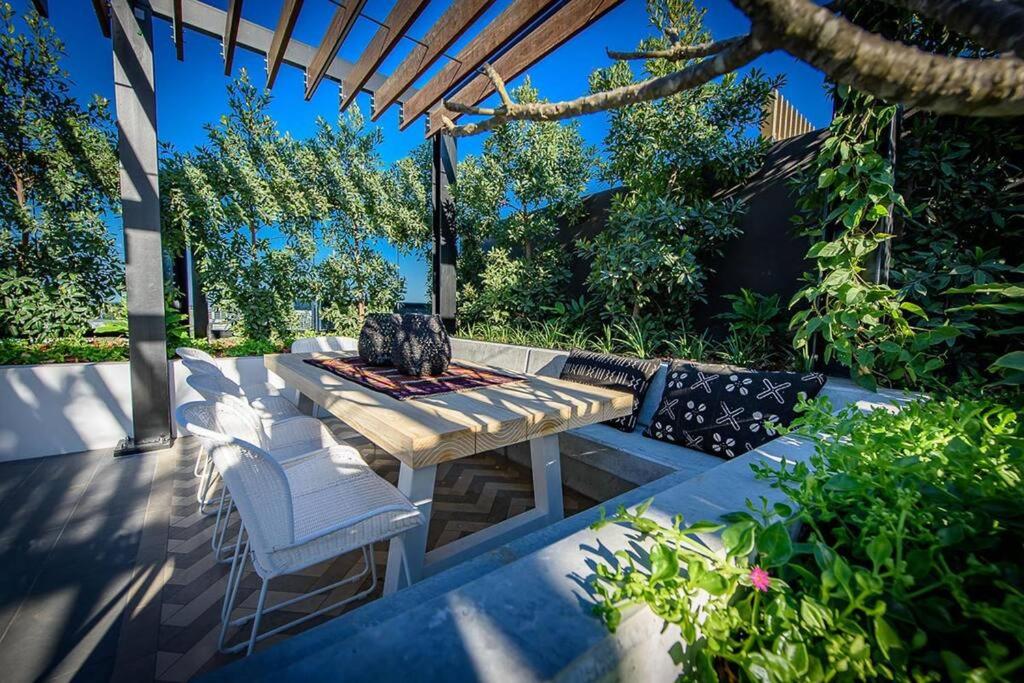 West End Boutique Apartment - Private 2 bedroom 2 bathroom near South Brisbane & BNE City