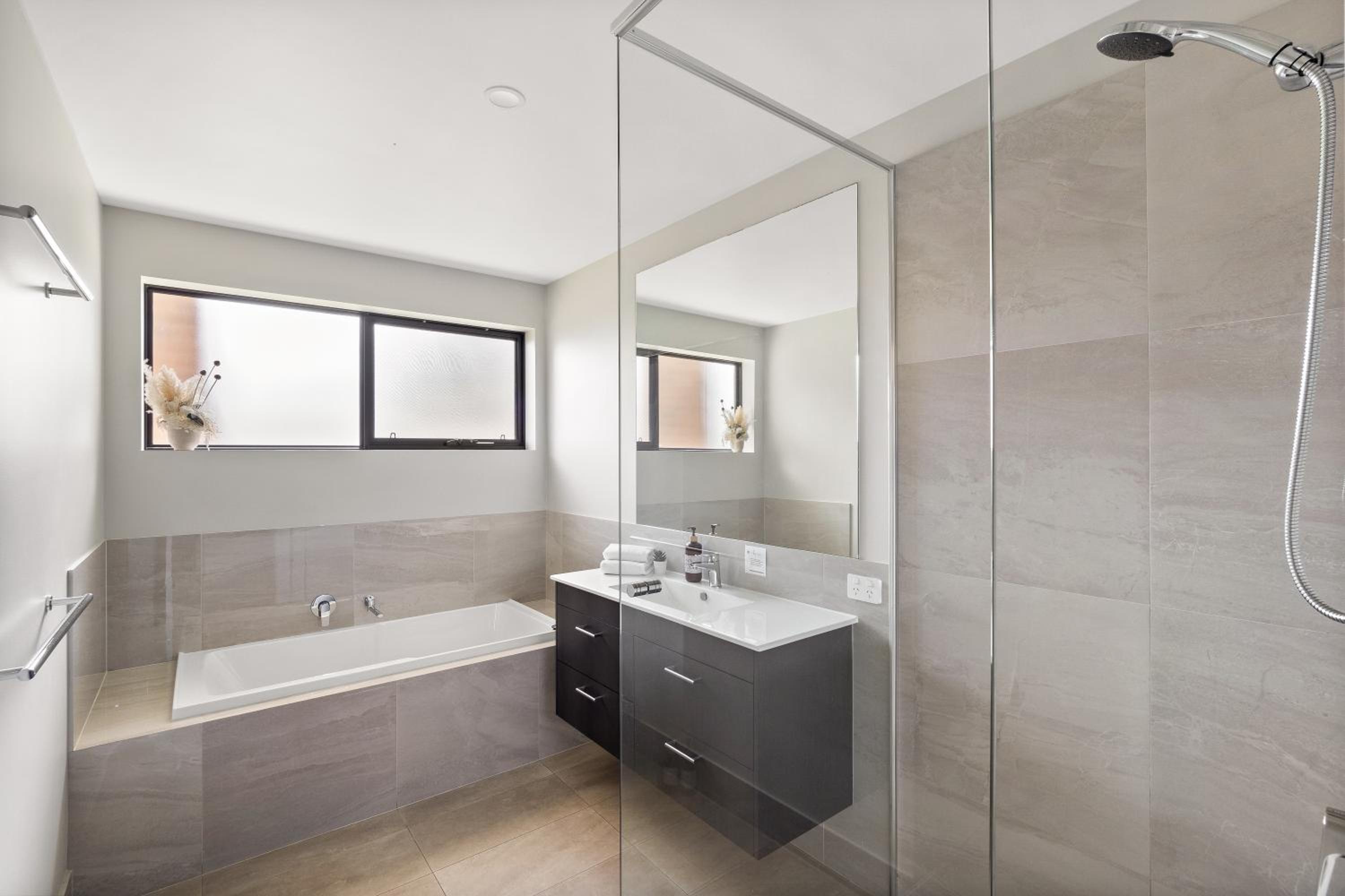 Villa Dante - walk to town - brand new town house