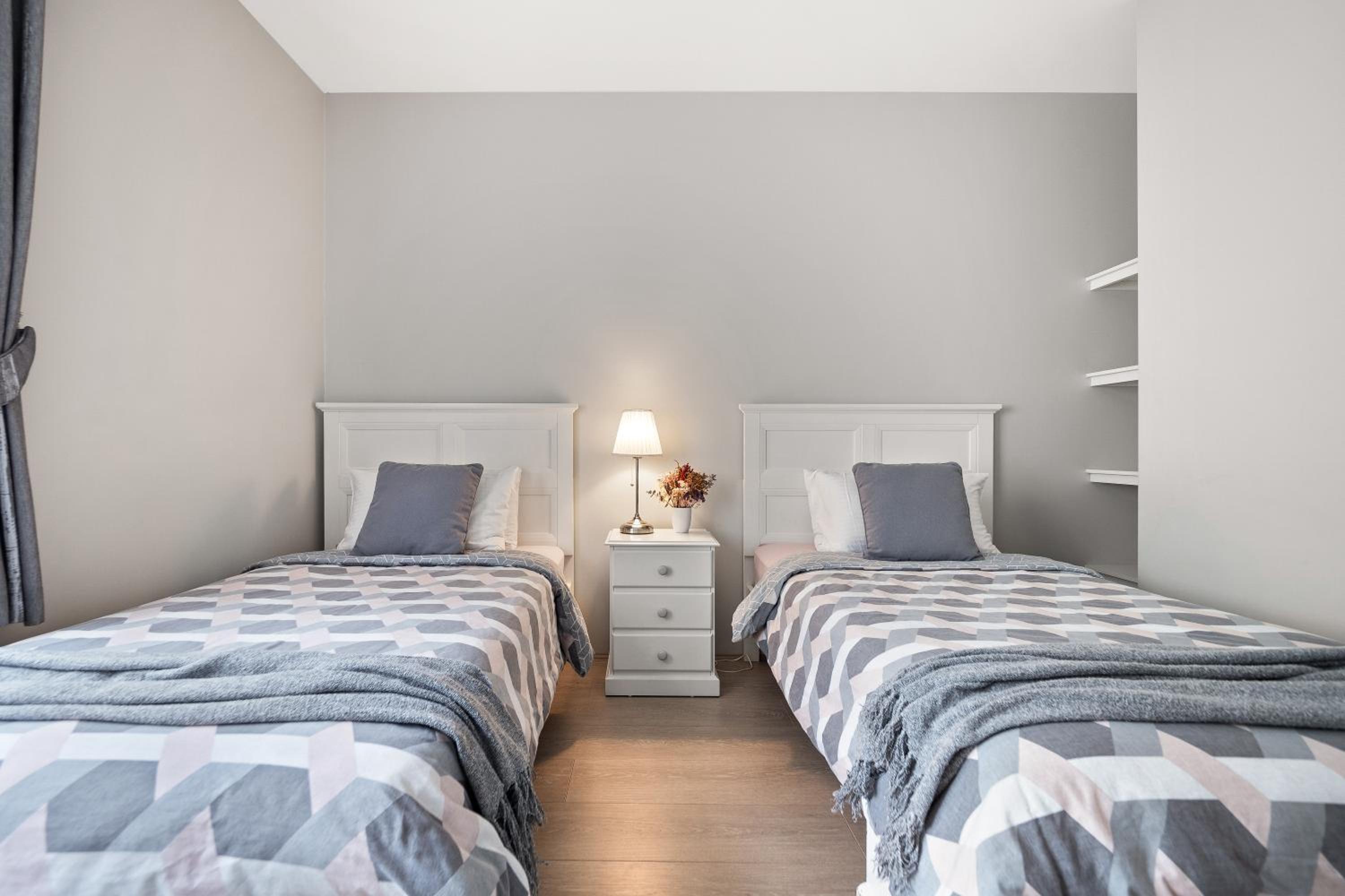 Villa Dante - walk to town - brand new town house