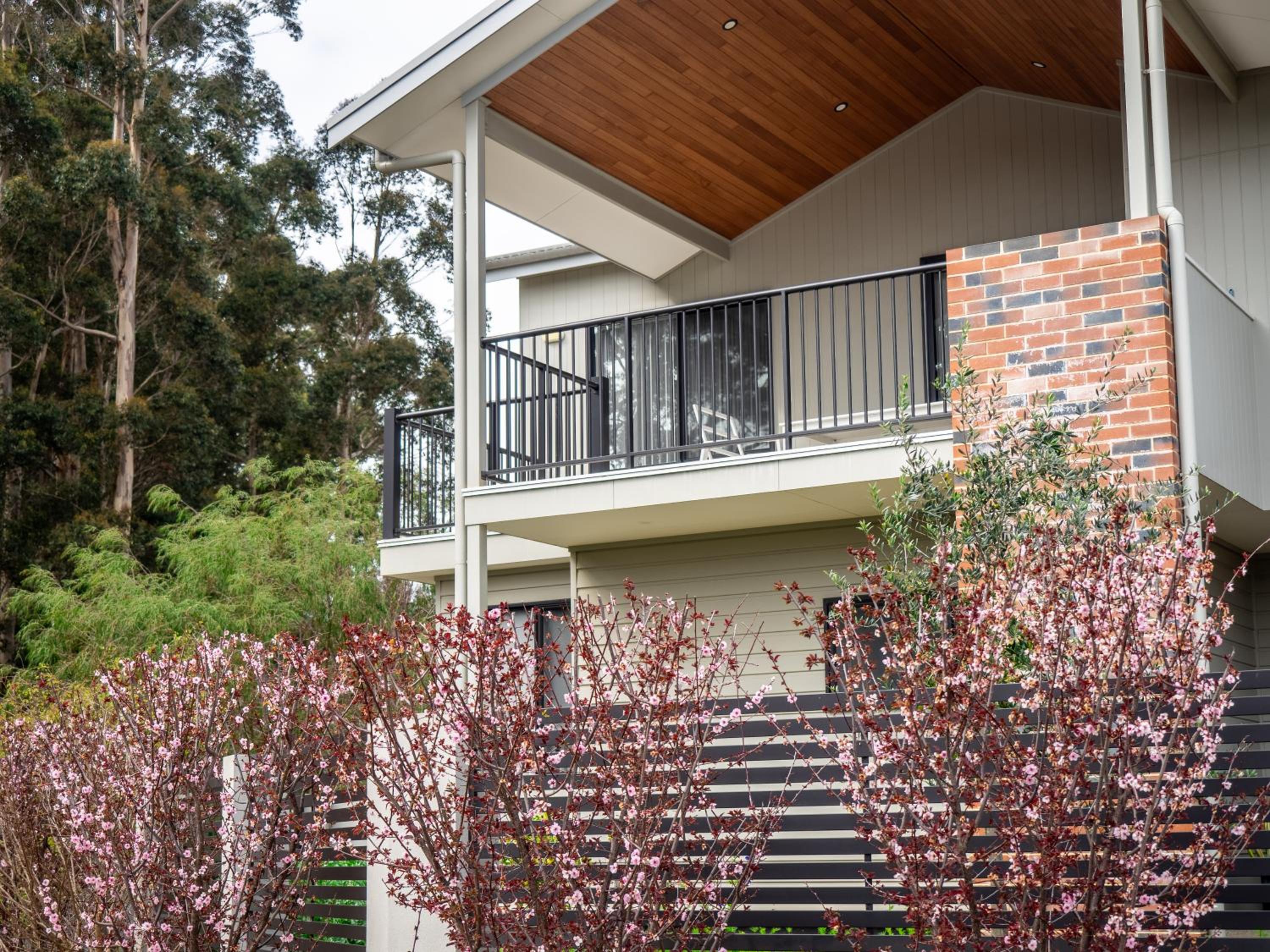 Villa Dante - walk to town - brand new town house