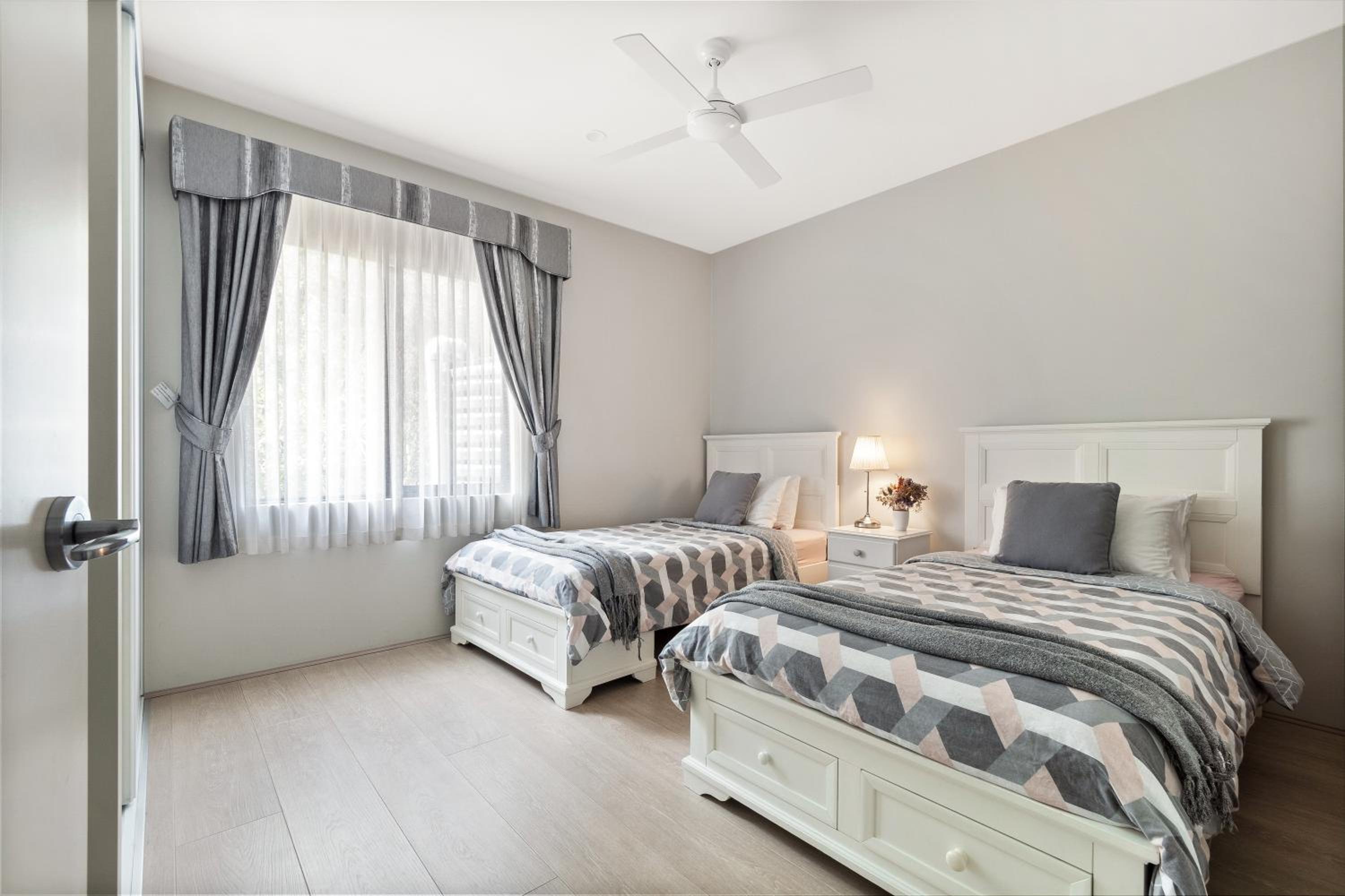 Villa Dante - walk to town - brand new town house
