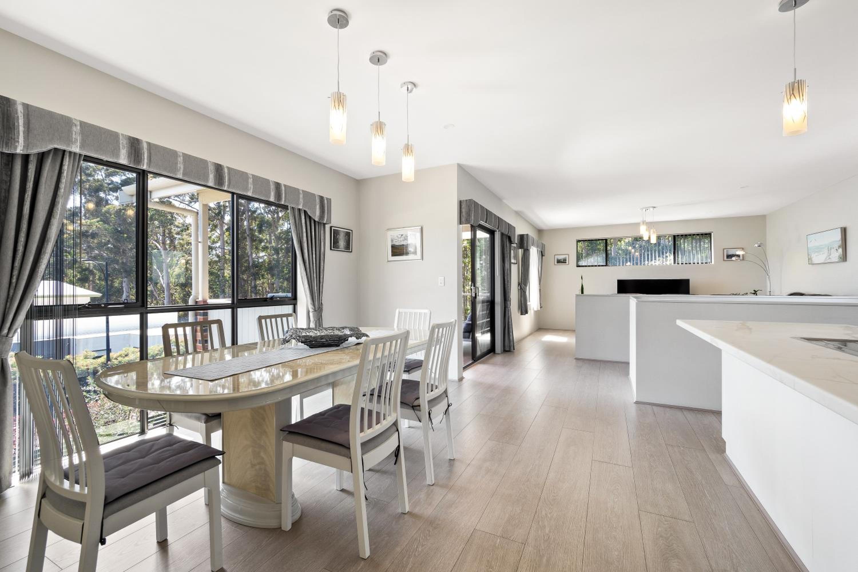 Villa Dante - walk to town - brand new town house