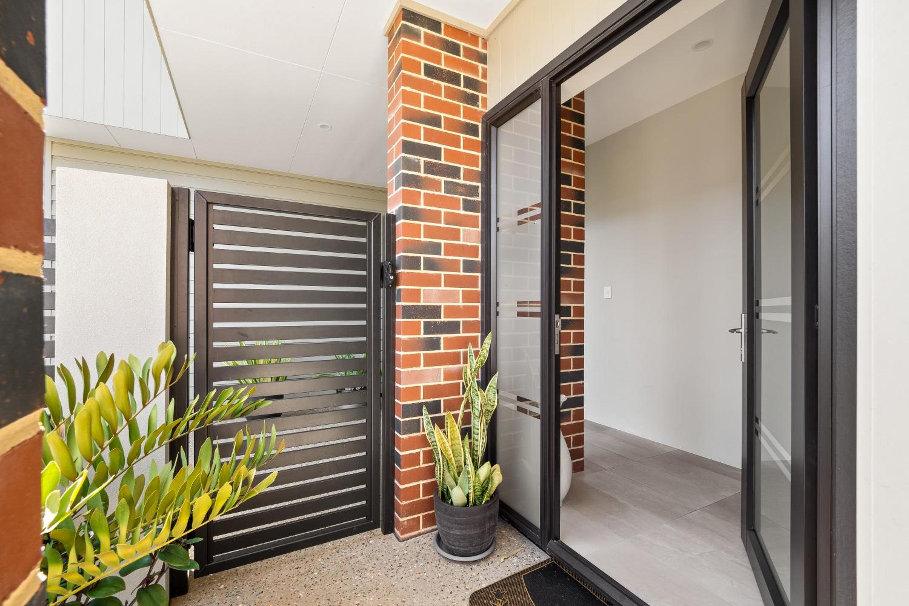 Villa Dante - walk to town - brand new town house