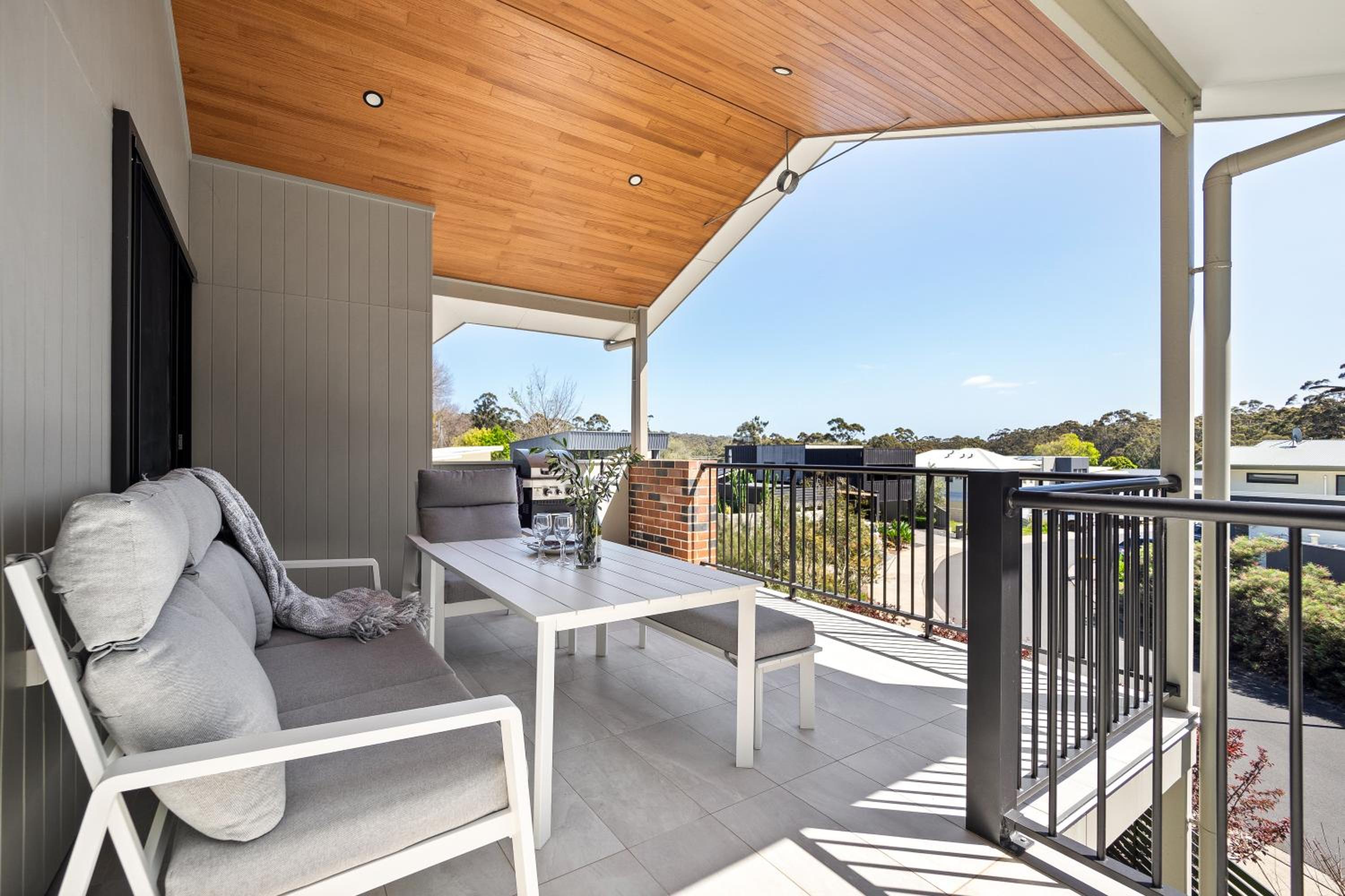 Villa Dante - walk to town - brand new town house