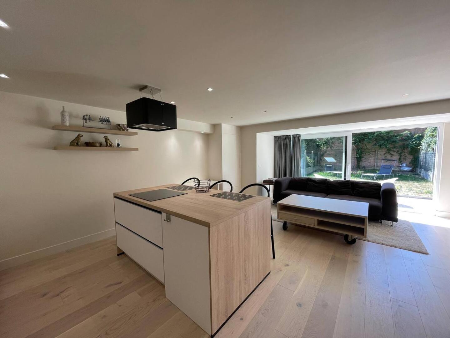 Modern Flat With Garden