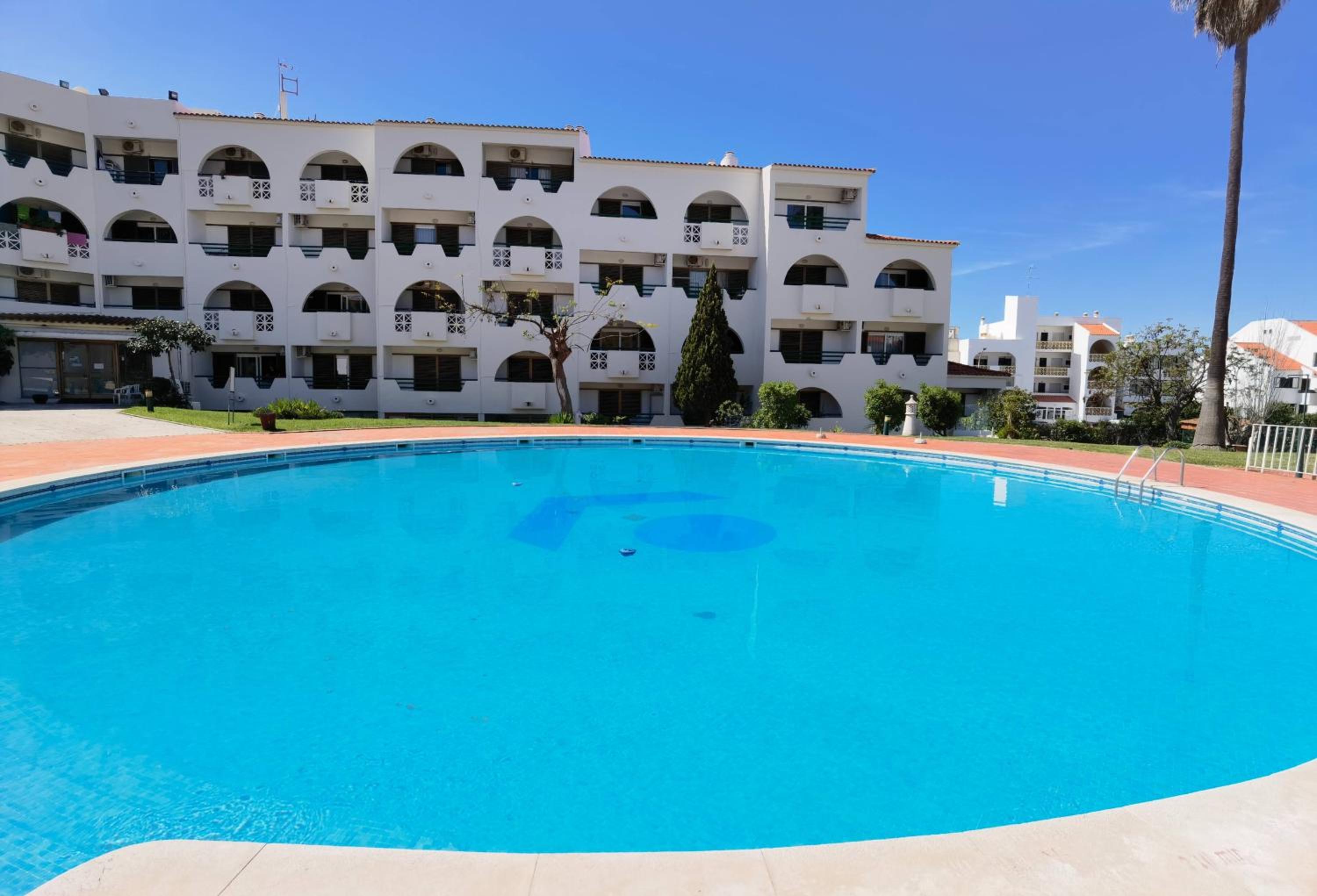 209 Modern Apartment in central Albufeira close to everything photo 3