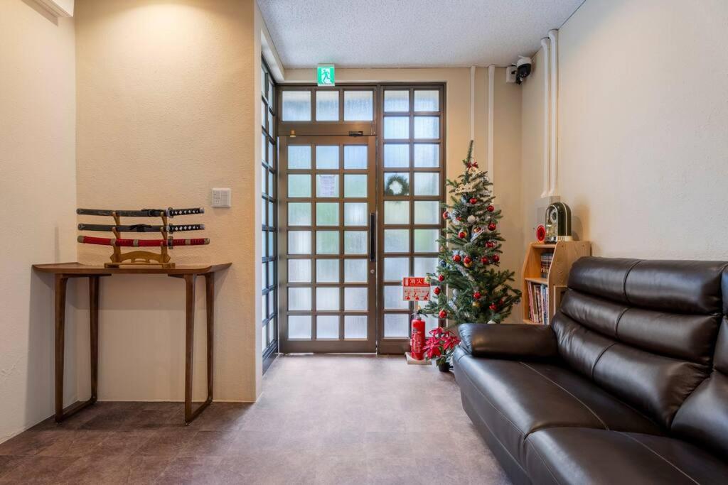 6 minutes to Namba facility on the 2nd floor