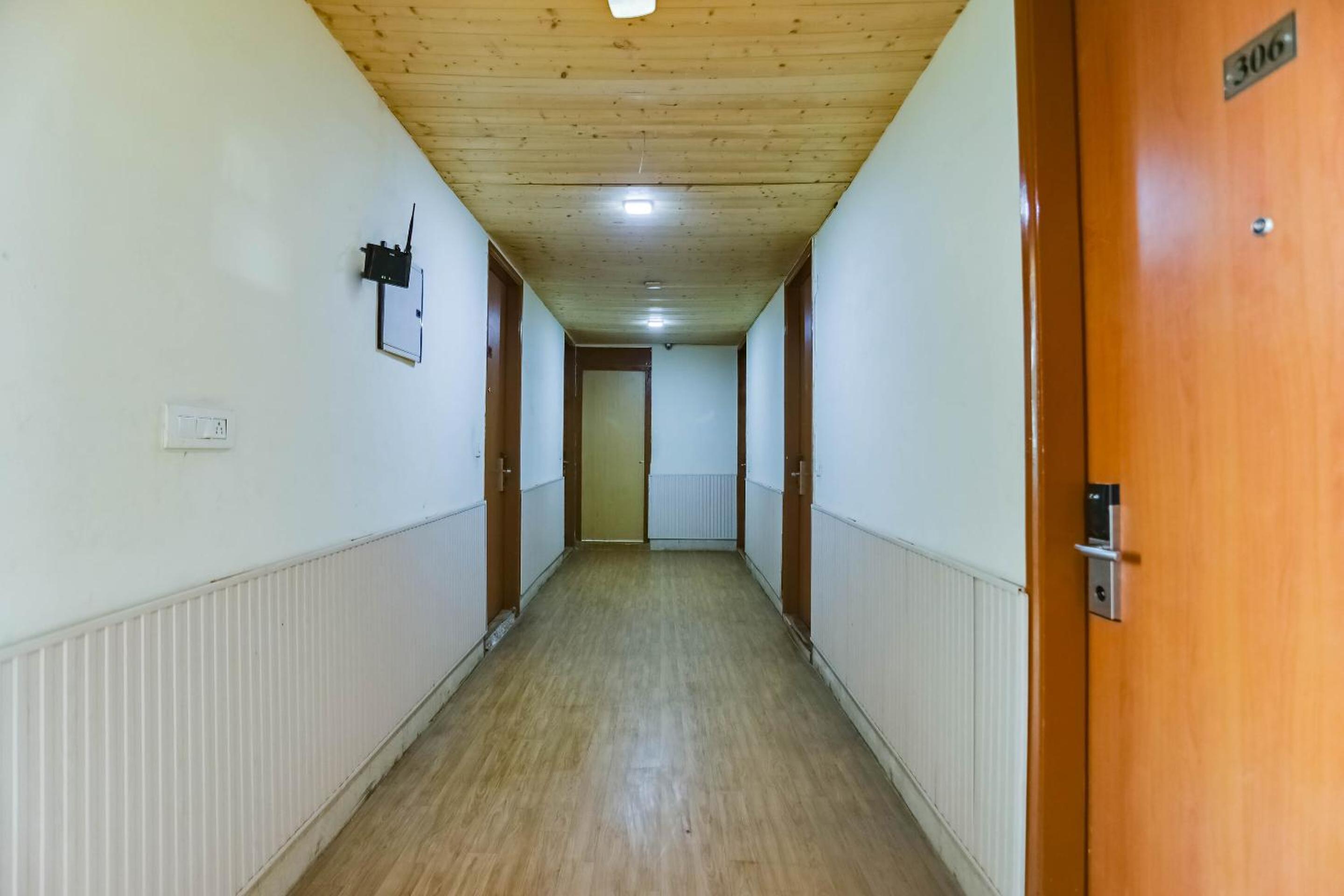 Collection O Comfort Residency Near Medanta Hospital Near Omaxe Celebration Mall view 3