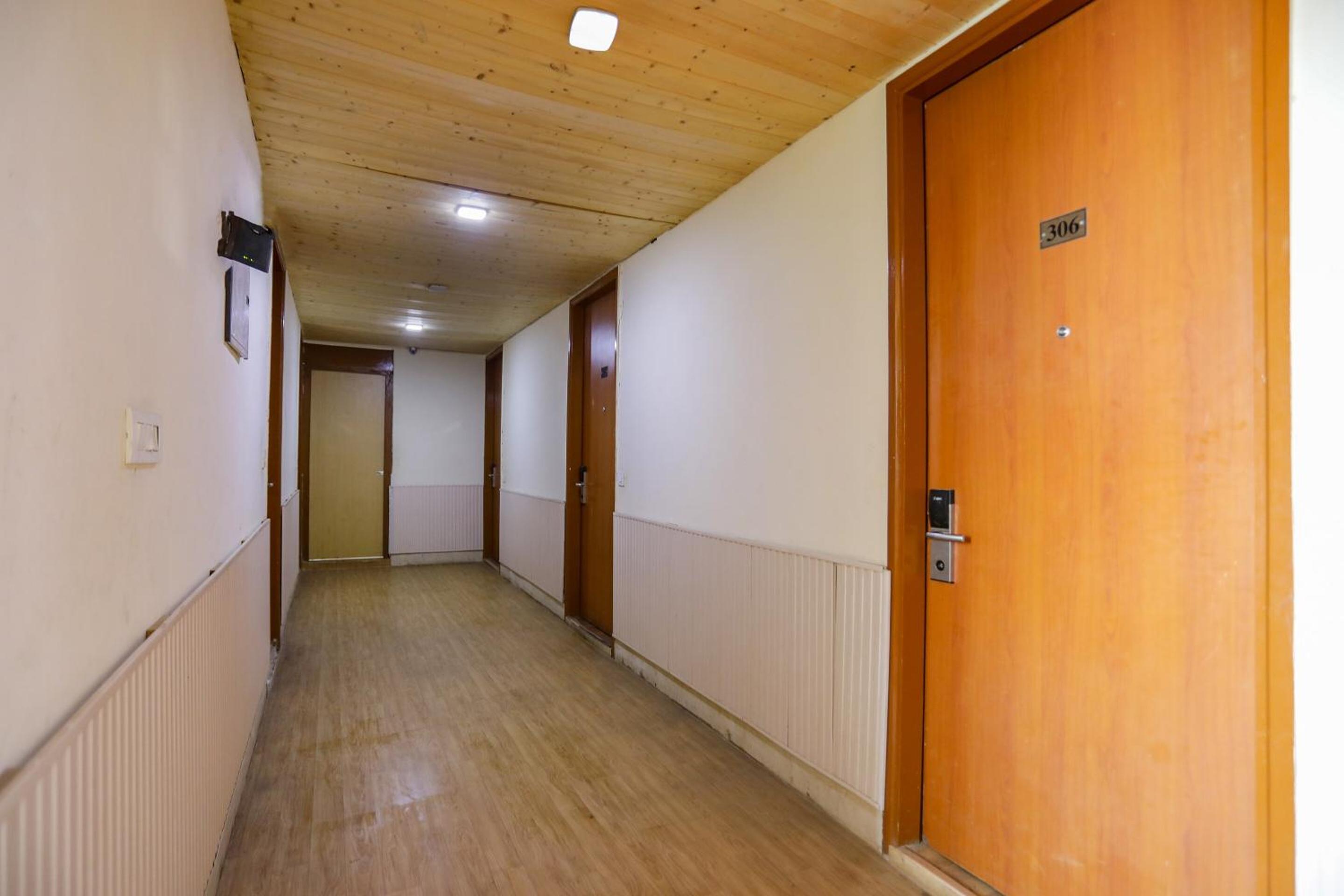 Collection O Comfort Residency Near Medanta Hospital Near Omaxe Celebration Mall view 5