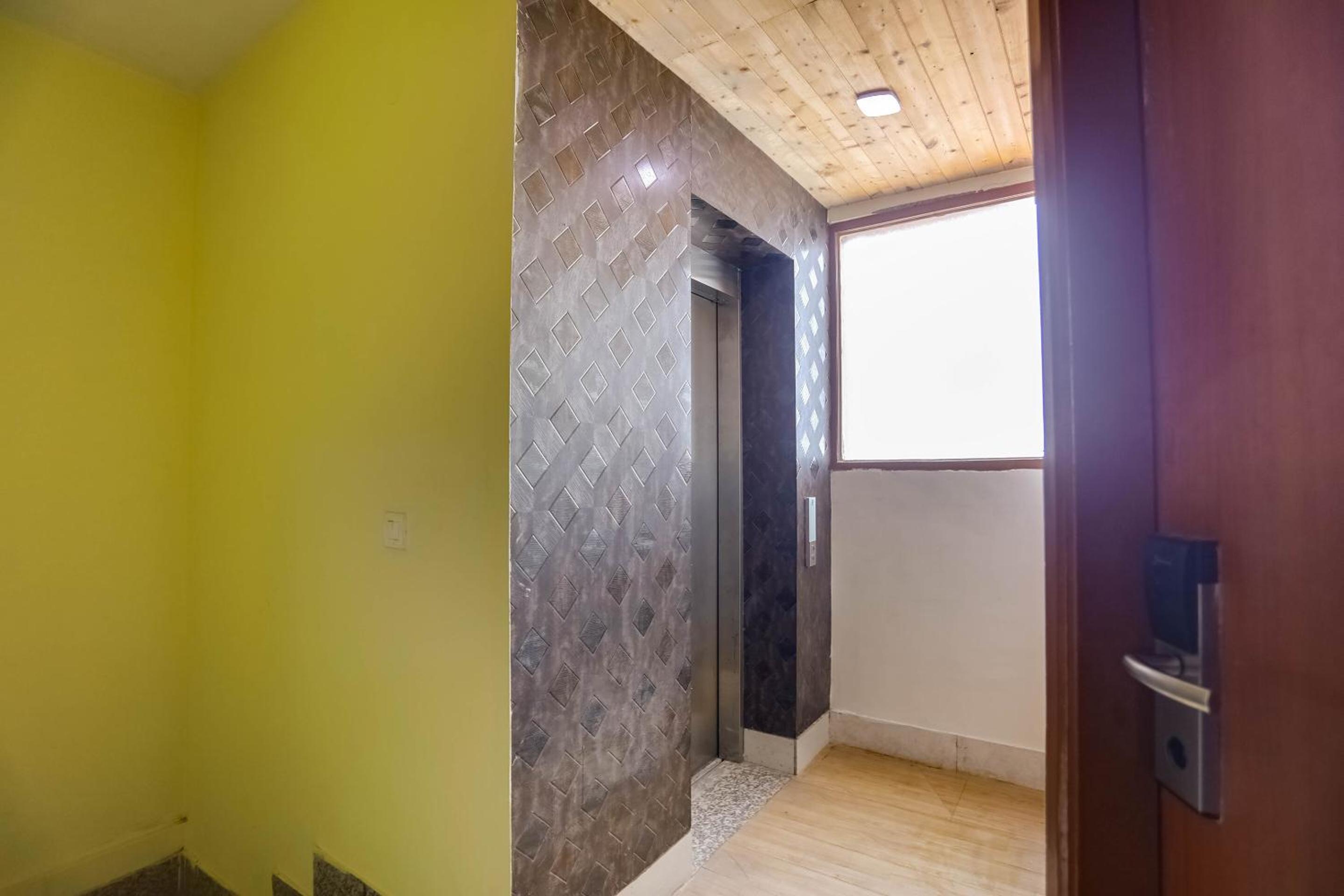 Collection O Comfort Residency Near Medanta Hospital Near Omaxe Celebration Mall view 4