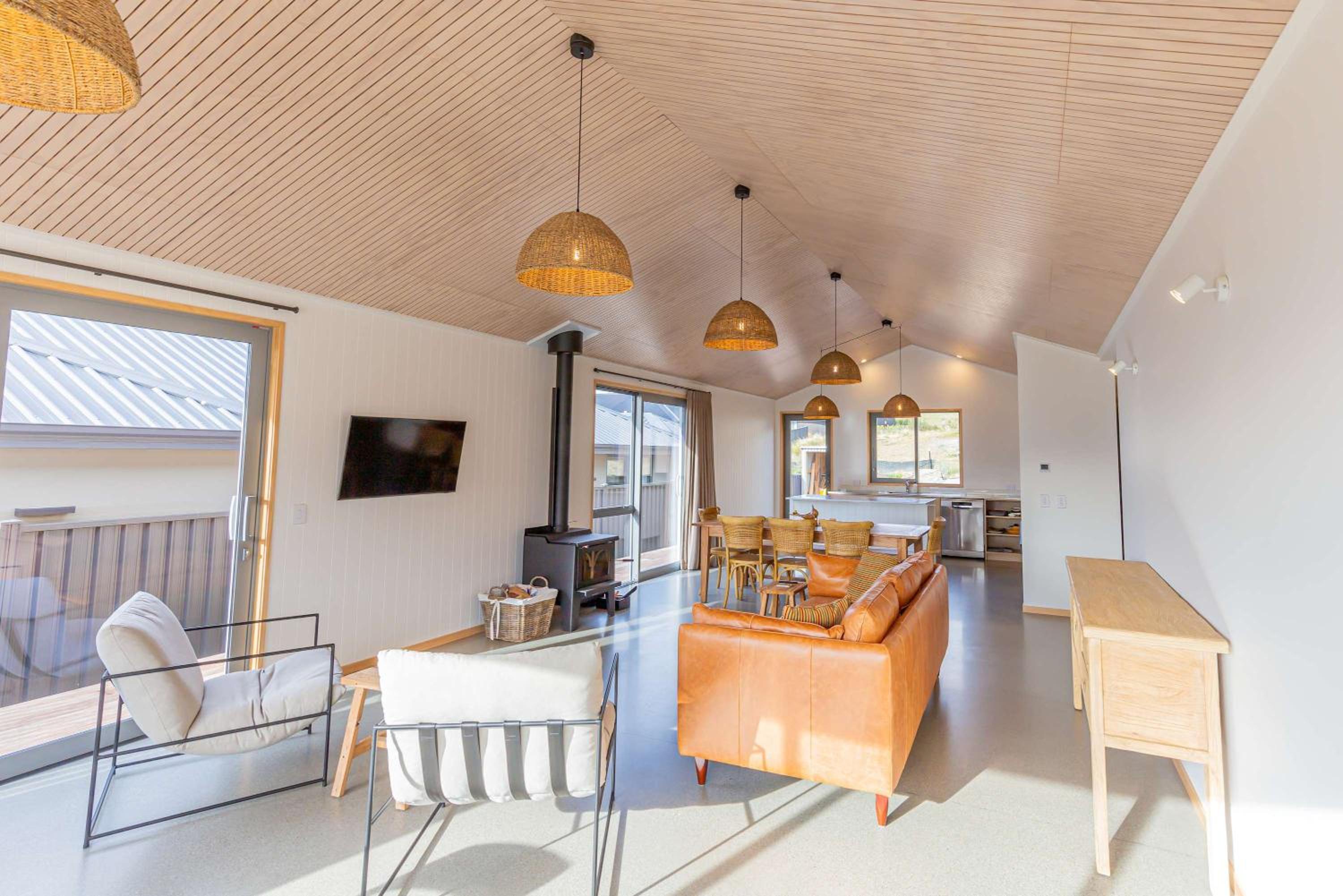 Sunny & Spacious on Scurr Terrace view 5