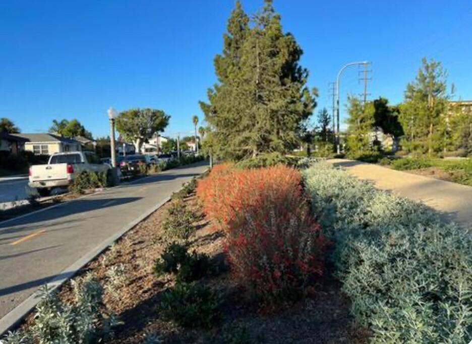 Adorable 2BR-2BA House with EV & Free Parking and Family Friendly in Los Angeles
