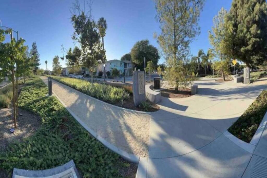 Adorable 2BR-2BA House with EV & Free Parking and Family Friendly in Los Angeles
