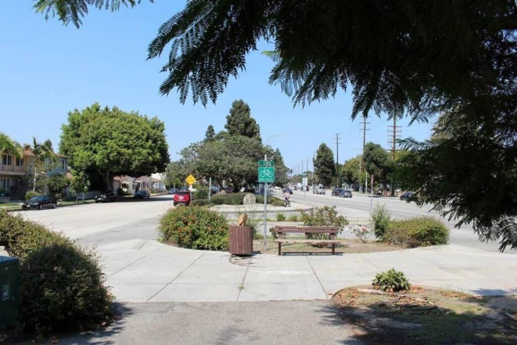 Adorable 2BR-2BA House with EV & Free Parking and Family Friendly in Los Angeles