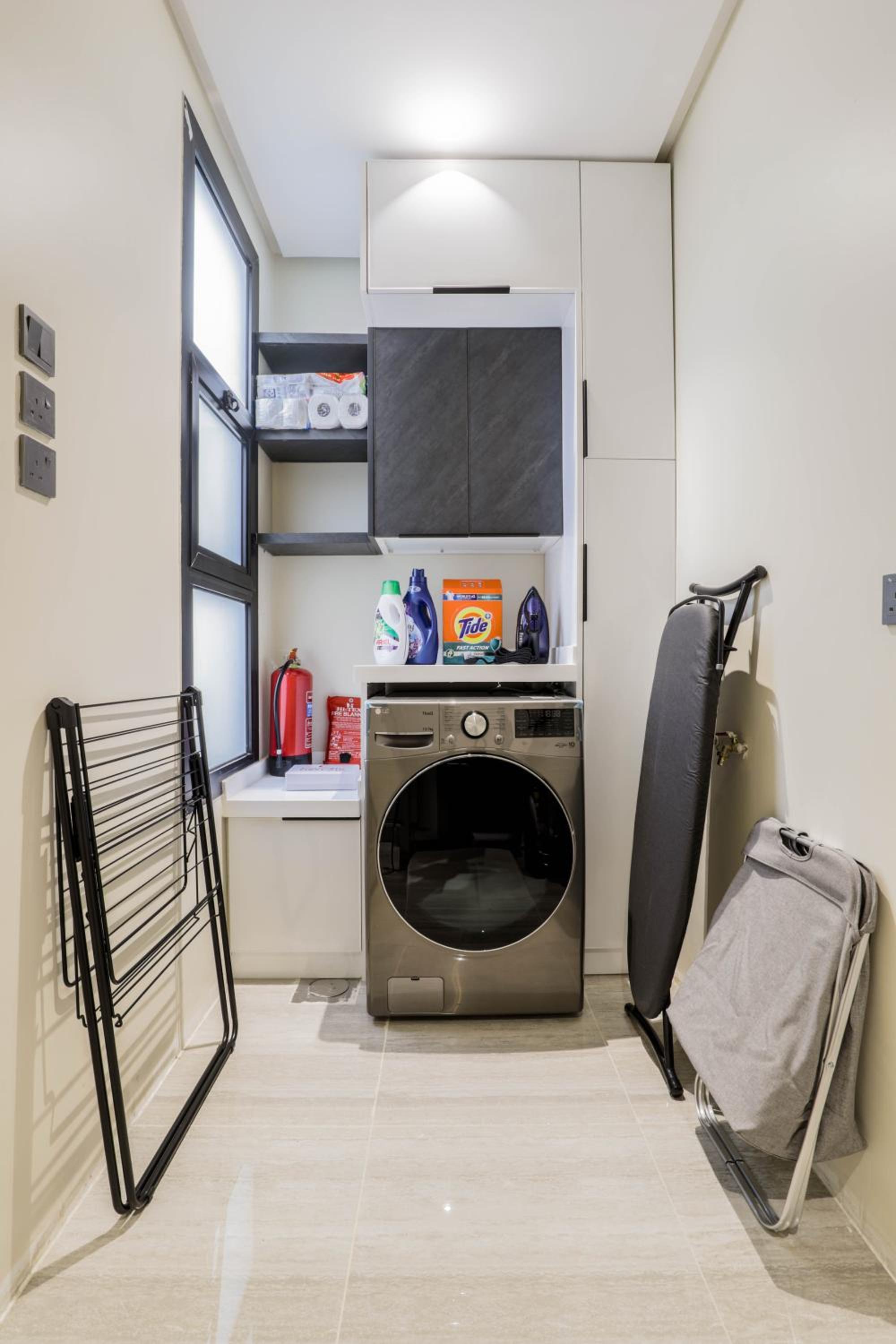 Stylish 3 Bedroom unit w Self Check In, Balcony and Luandary