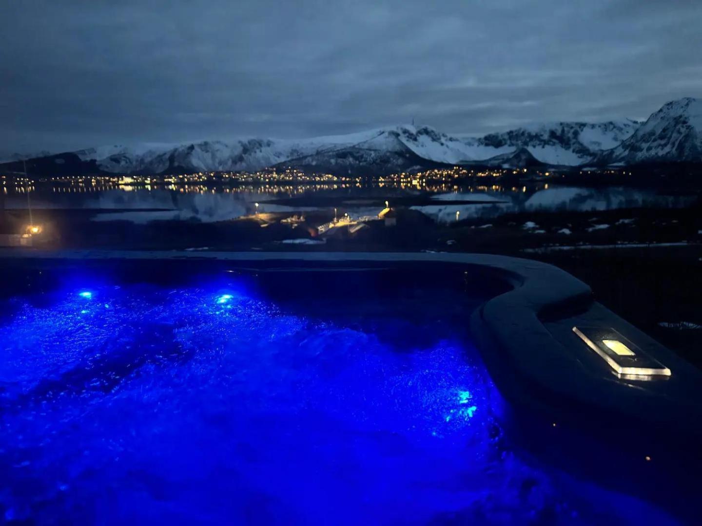1 Bed Loft Sleeps 4 -Hot Tub Sauna & Pets Ok view 3