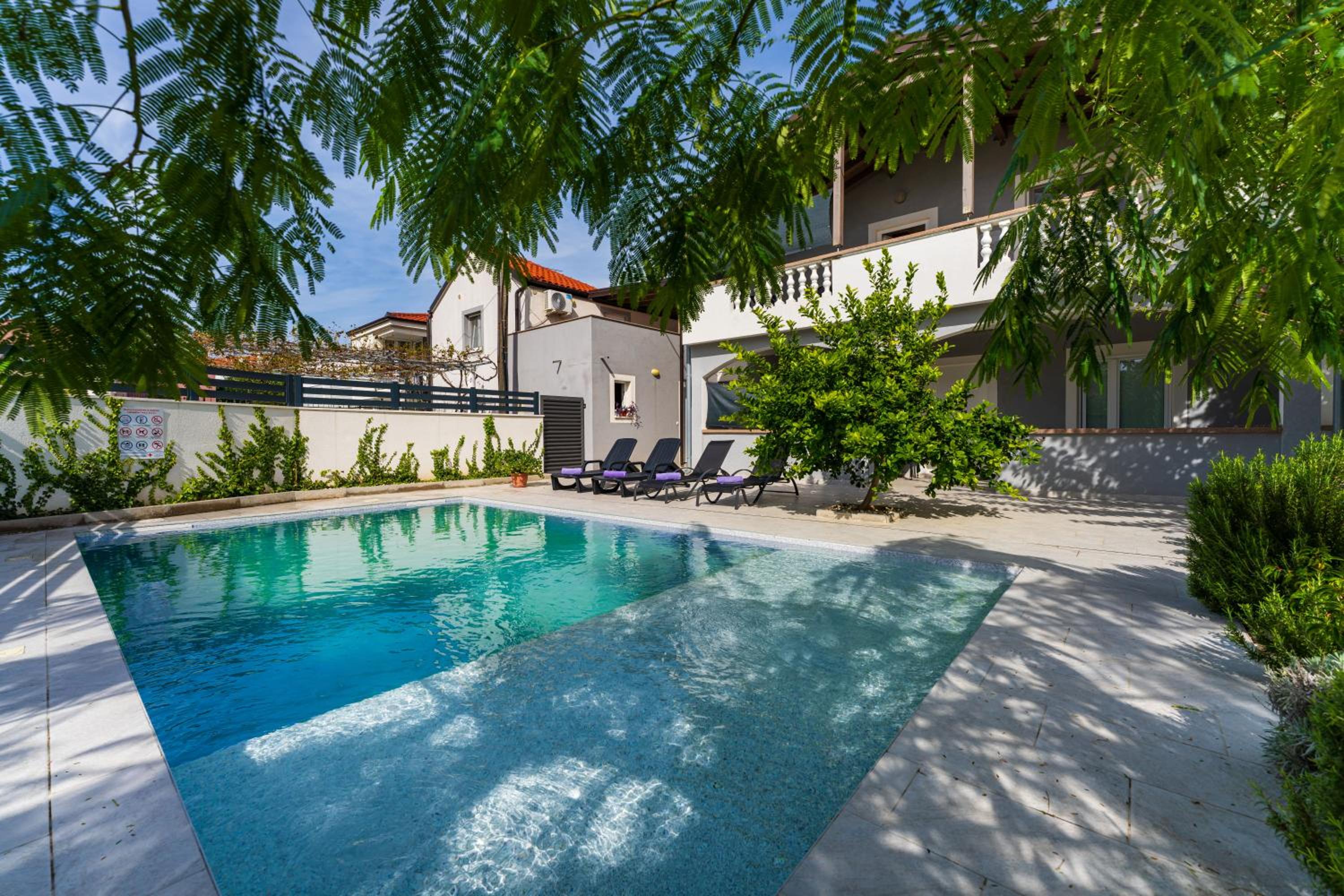 Apartment with Pool & Terrace - Walk to Beach - Free Parking A2 view 3