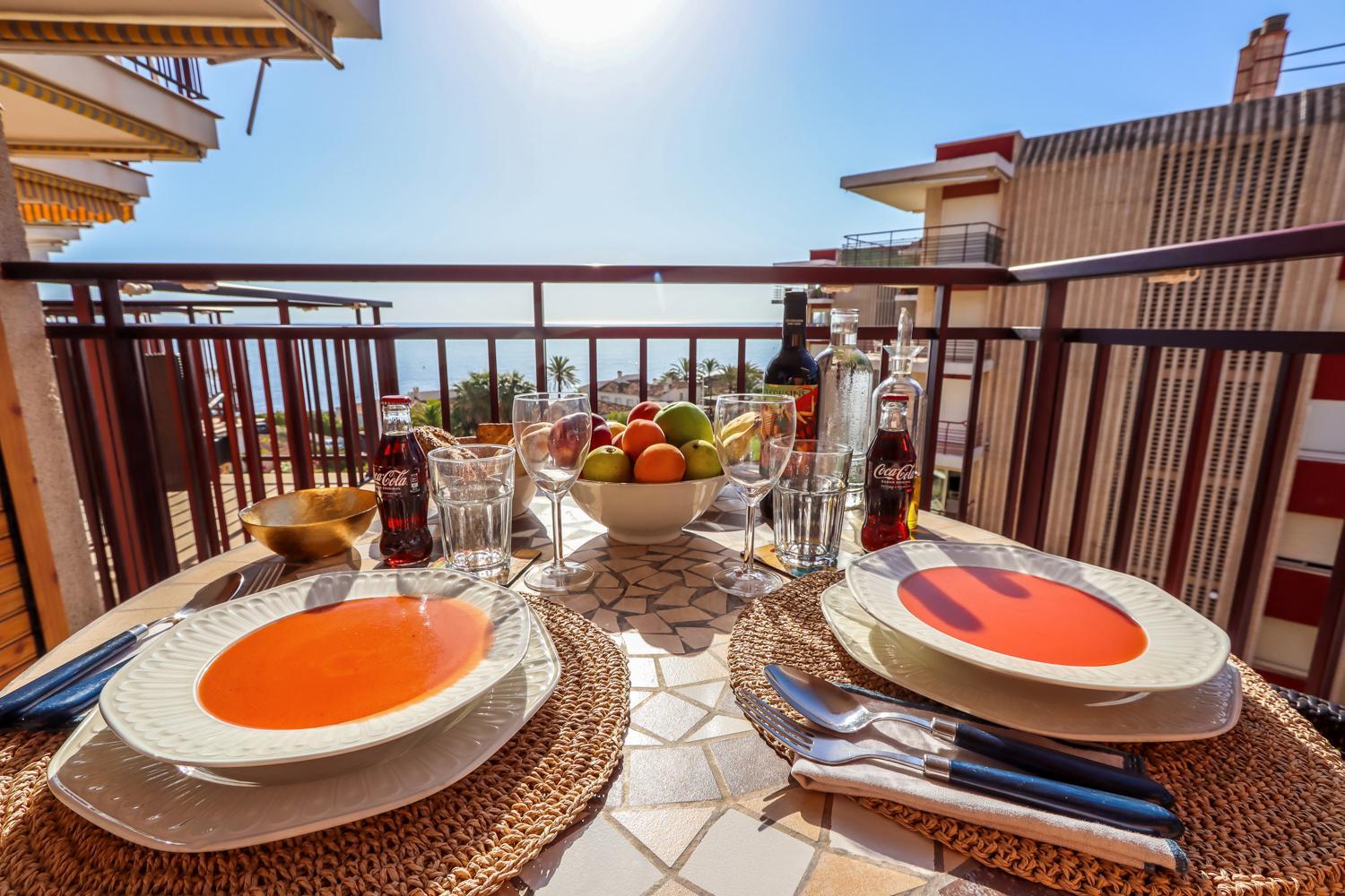 Confortable apartamento con vistas al mar