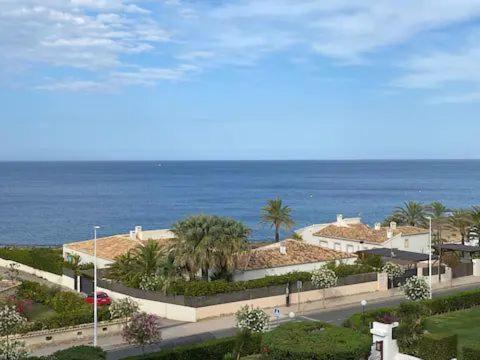 Confortable apartamento con vistas al mar