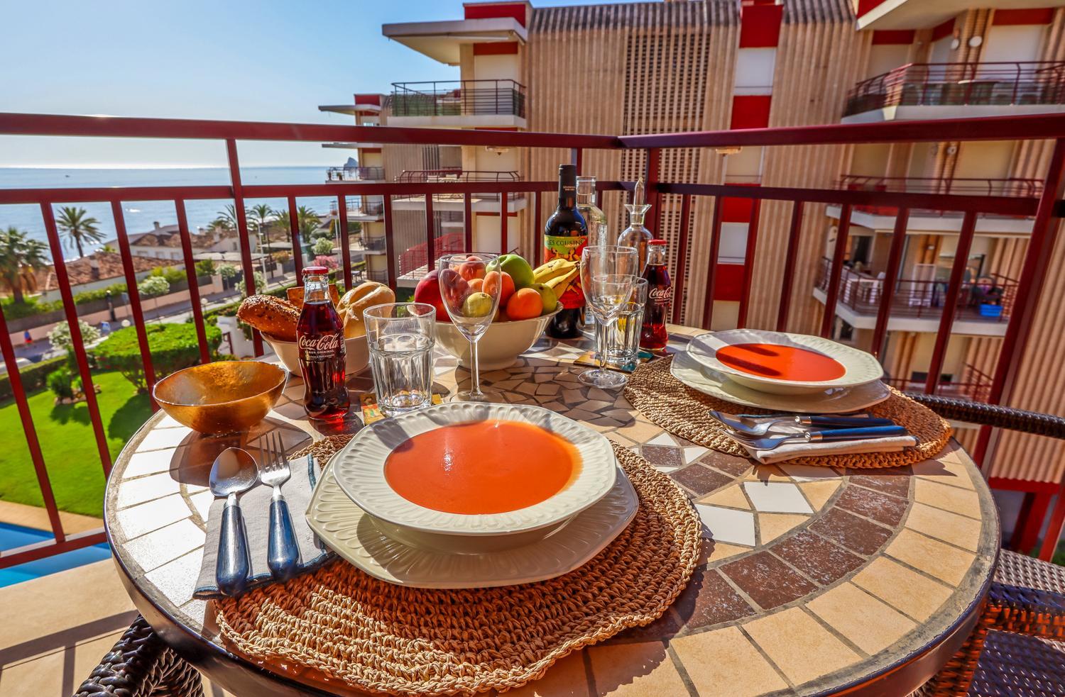 Confortable apartamento con vistas al mar