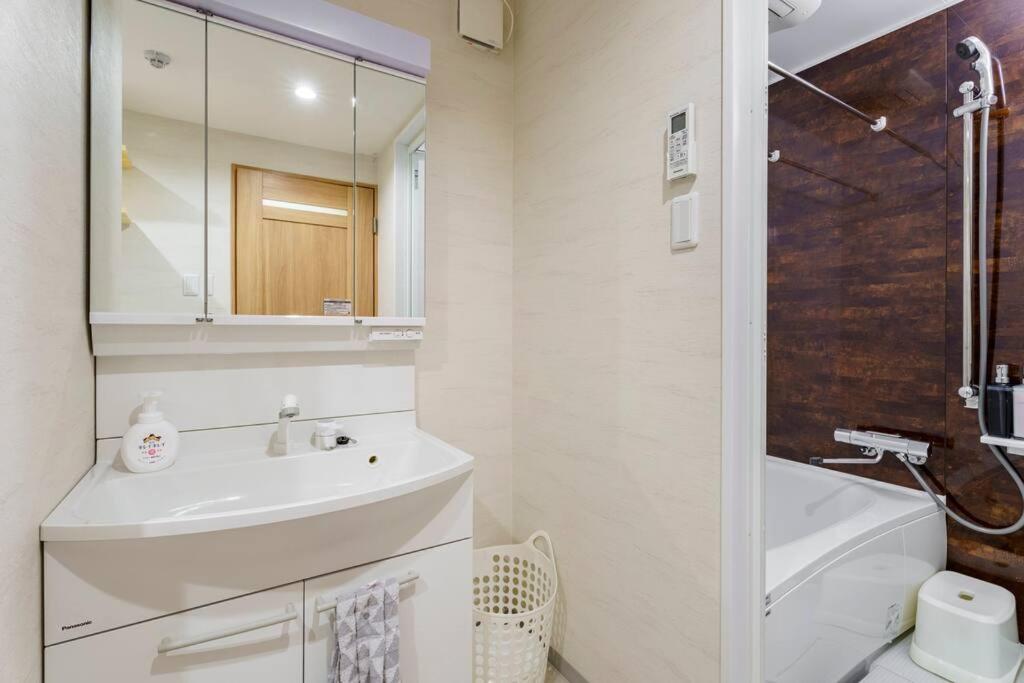 Namba 6 minutes Entire Private 3rd Floor Facility