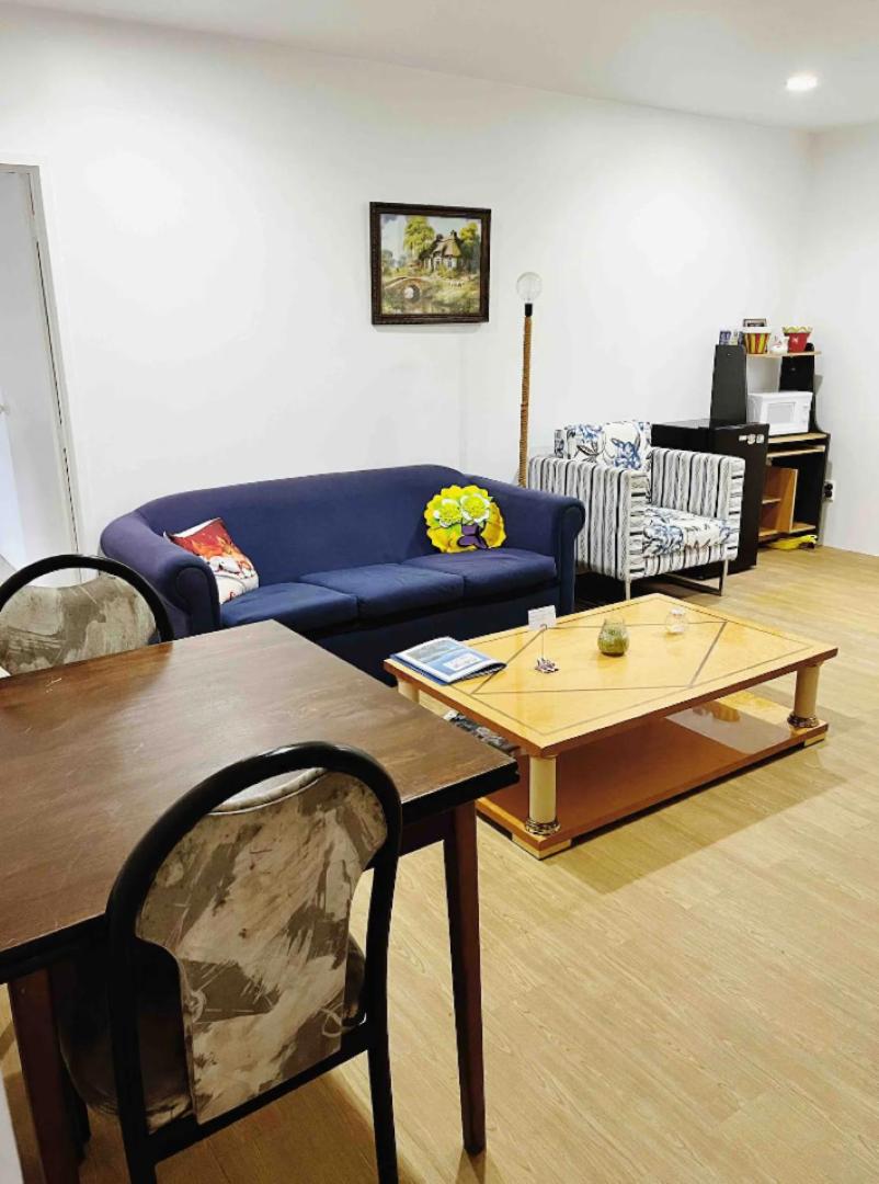 Private guest suite near the airport 1-4 guests view 3