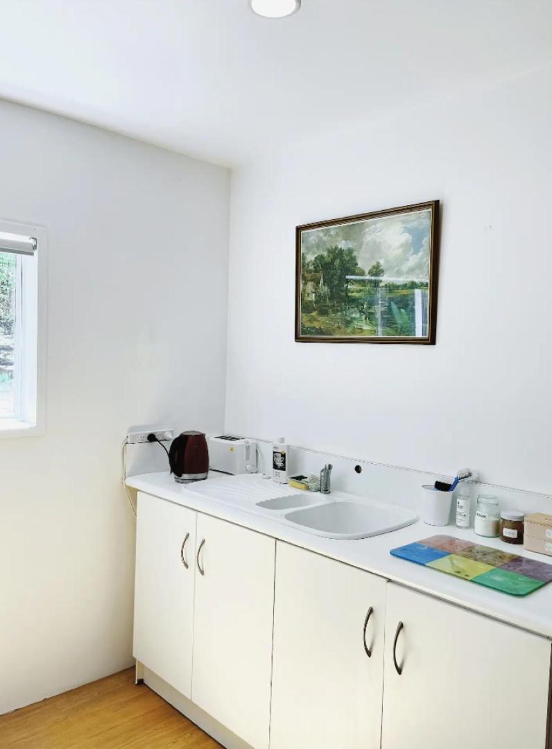 Private guest suite near the airport 1-4 guests view 4