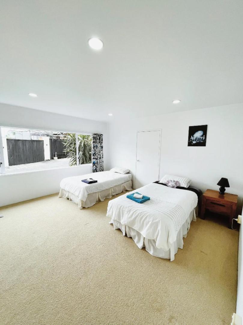 Private guest suite near the airport 1-4 guests view 2