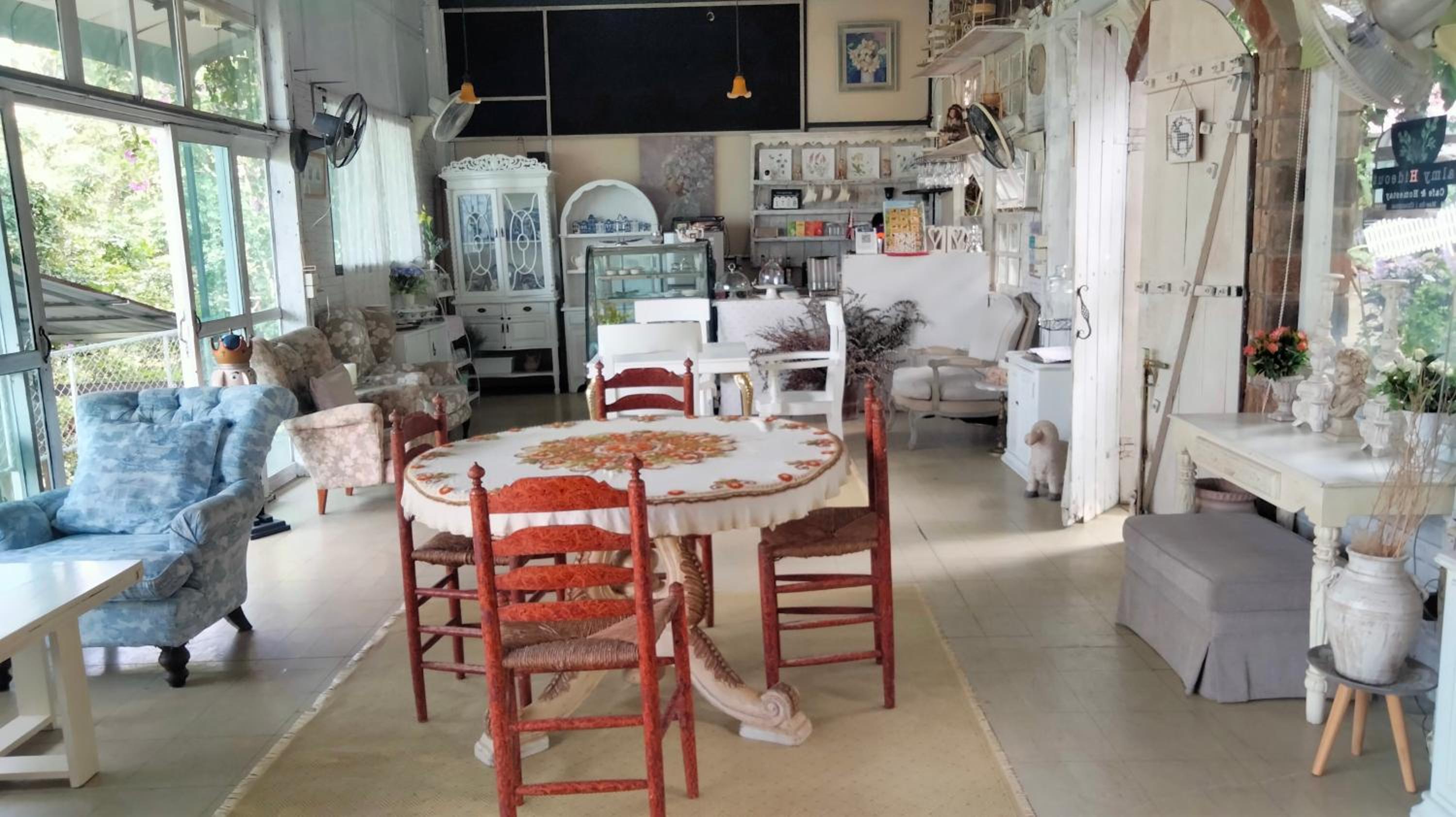 Balmy Hideout Cafe & Homestay