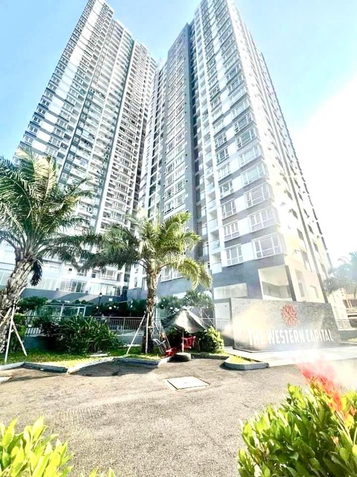 THE WESTERN CAPITAL 3 Bedrooms