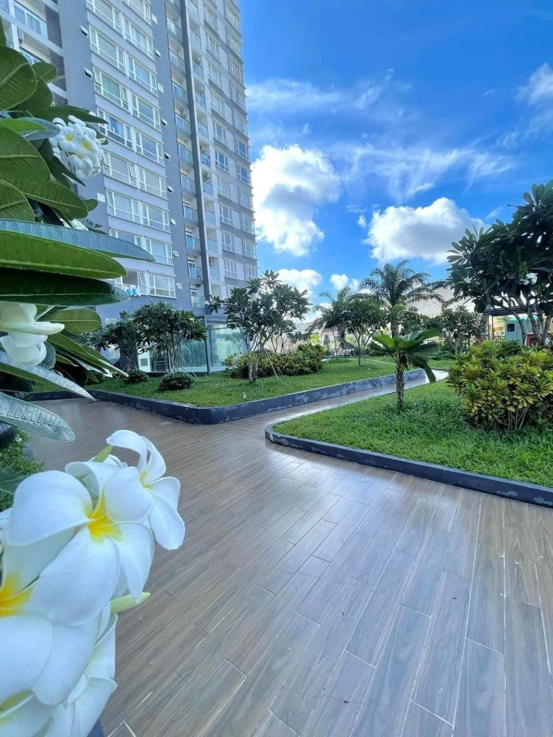 THE WESTERN CAPITAL 3 Bedrooms