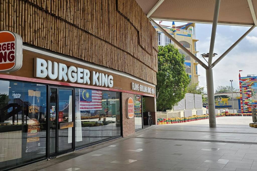 NEW D'Pristine 3mins to LEGOland 4pax