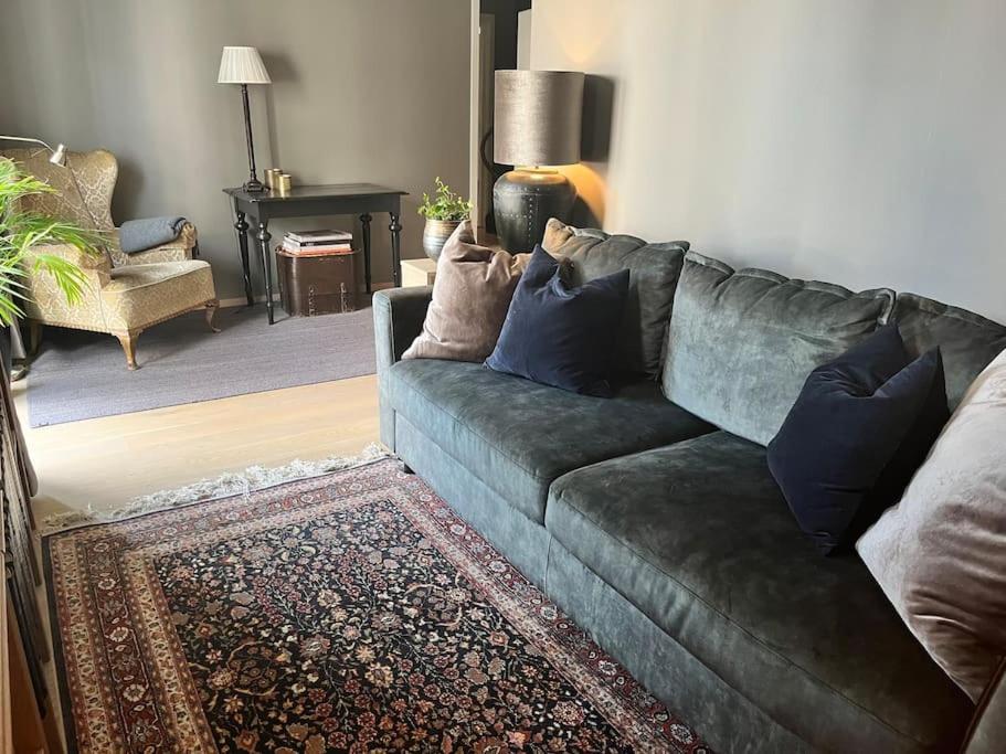 M&B Small family appartment - 5 Min Train ride to City center, 25 - min to Airport view 2