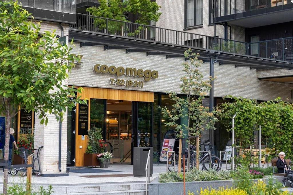 M&B Small family appartment - 5 Min Train ride to City center, 25 - min to Airport view 3