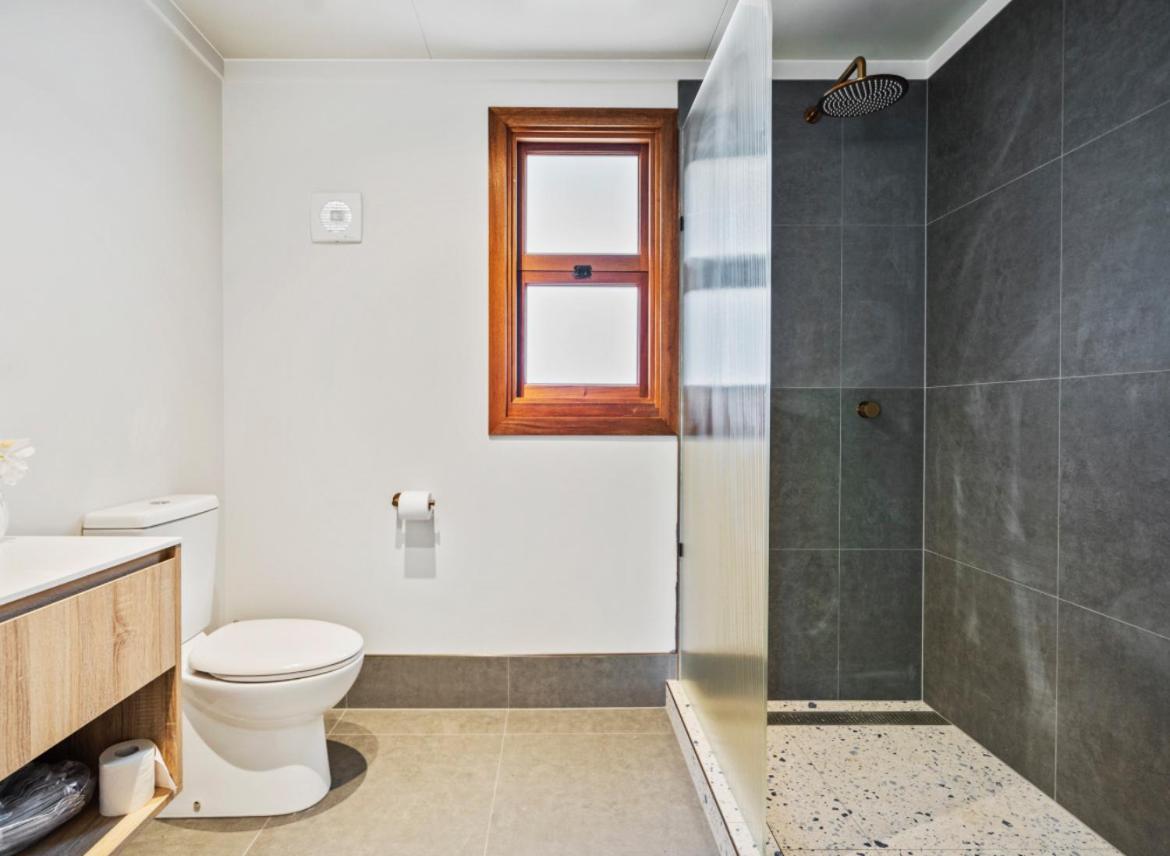 2 Bedroom Cottage with Lagoon pool & spa