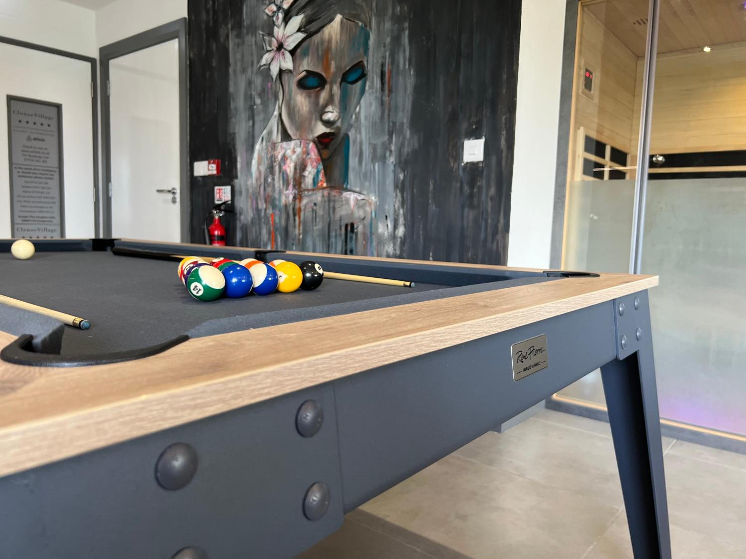 Luxury Hot Tub Jacuzzi & Sauna Apartment With Pool Table In Mid Ulster view 2