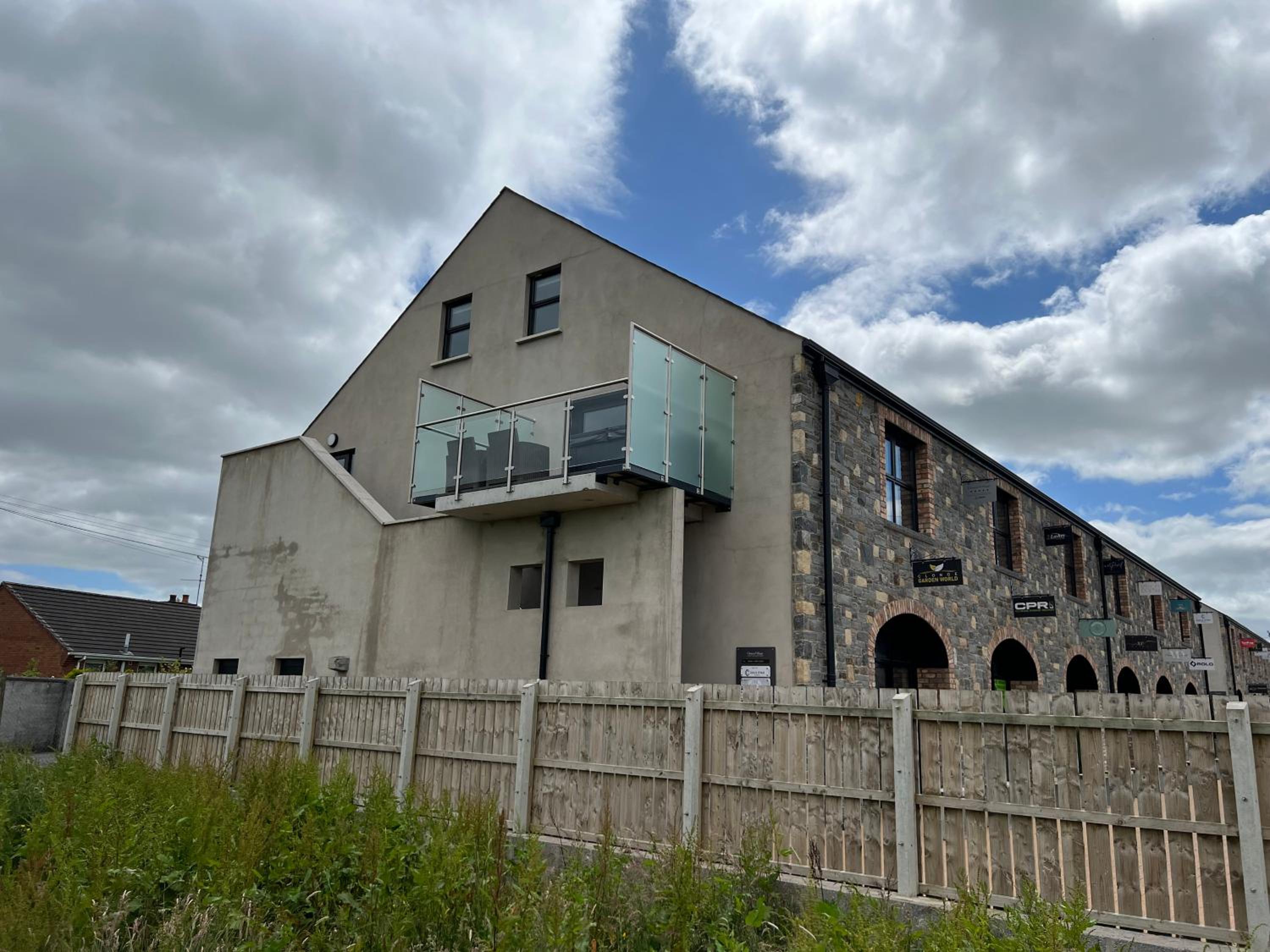 Hotel Luxury Hot Tub Jacuzzi & Sauna Apartment With Pool Table In Mid Ulster - Image 1