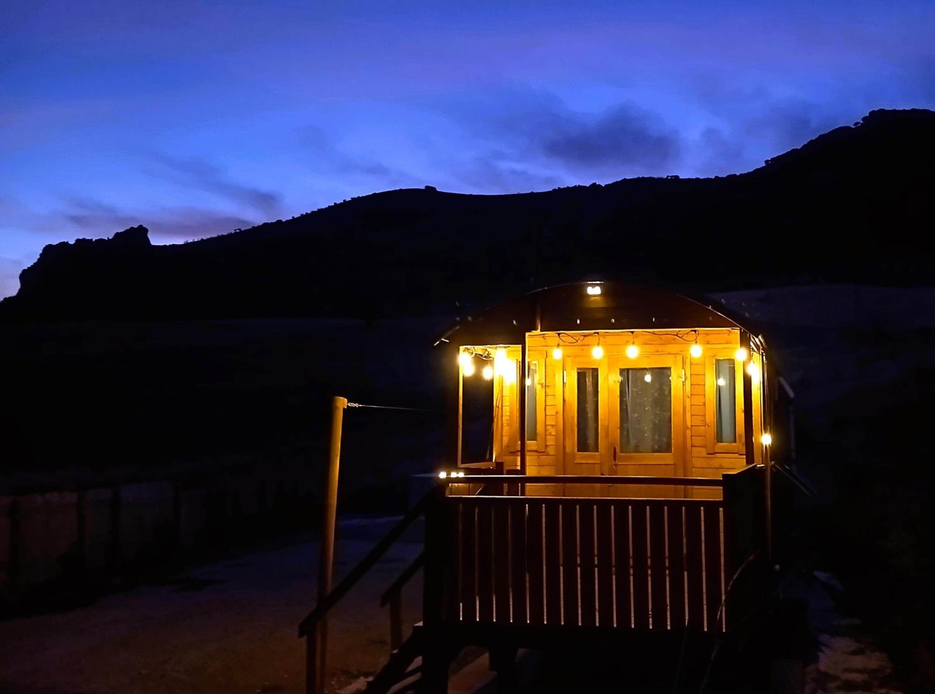Nature lovers Cabin- HotTub- Privacy & Serenity