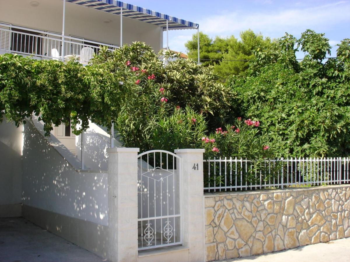 Charming Villa Marin, 30 meters From The Beach, Pool heated, Split-Trogir area