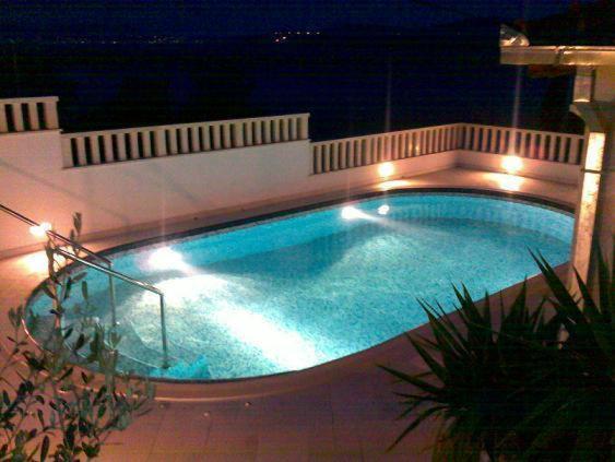 Charming Villa Marin, 30 meters From The Beach, Pool heated, Split-Trogir area
