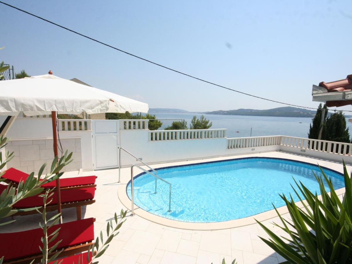 Charming Villa Marin, 30 meters From The Beach, Pool heated, Split-Trogir area