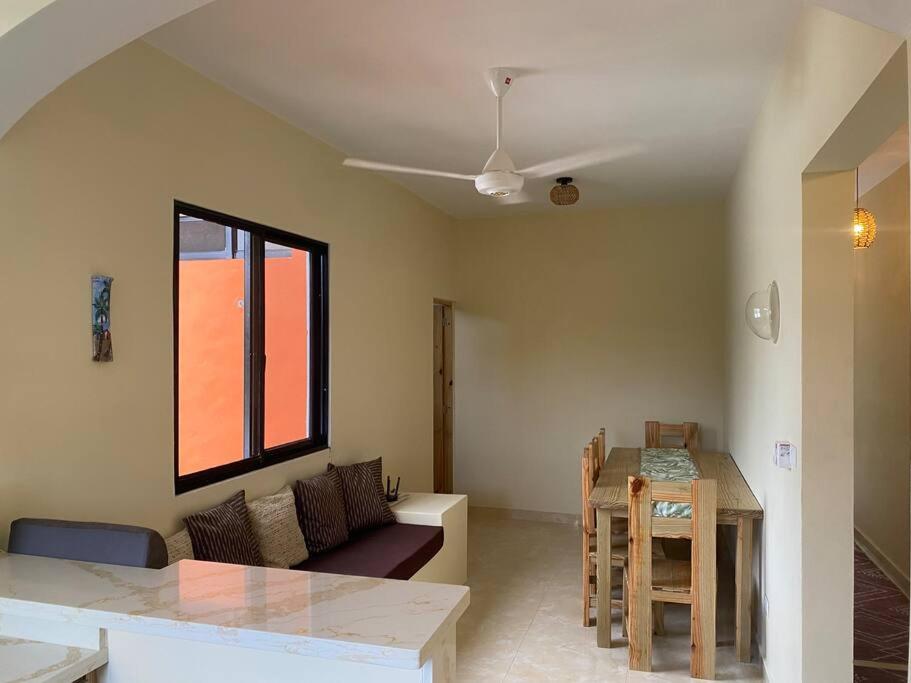 Perfect Digital Nomad Spot Easy Walk X Street to Beach view 4